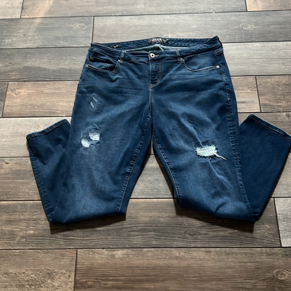 Torrid Distressed Medium Wash Skinny jeans, 20T - Picture 1 of 9